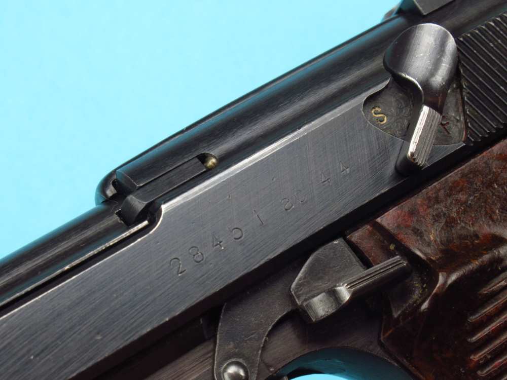 Very nice 1944 German WWII Walther P38 pistol 9mm Luger AC44 Mauser-img-15
