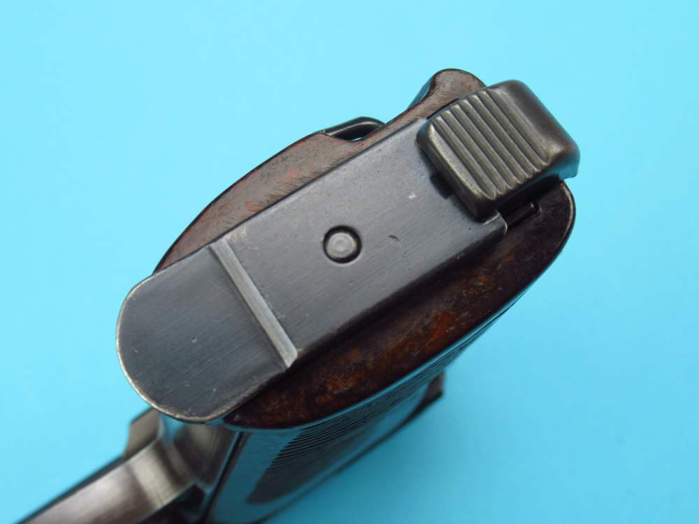 Very nice 1944 German WWII Walther P38 pistol 9mm Luger AC44 Mauser-img-31