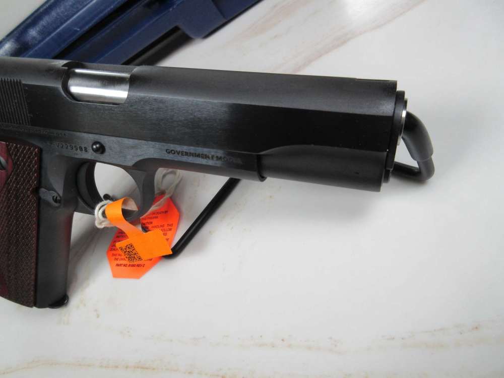 Colt 1911 Govt .45acp no roll marks 8rd mag no sights-img-6