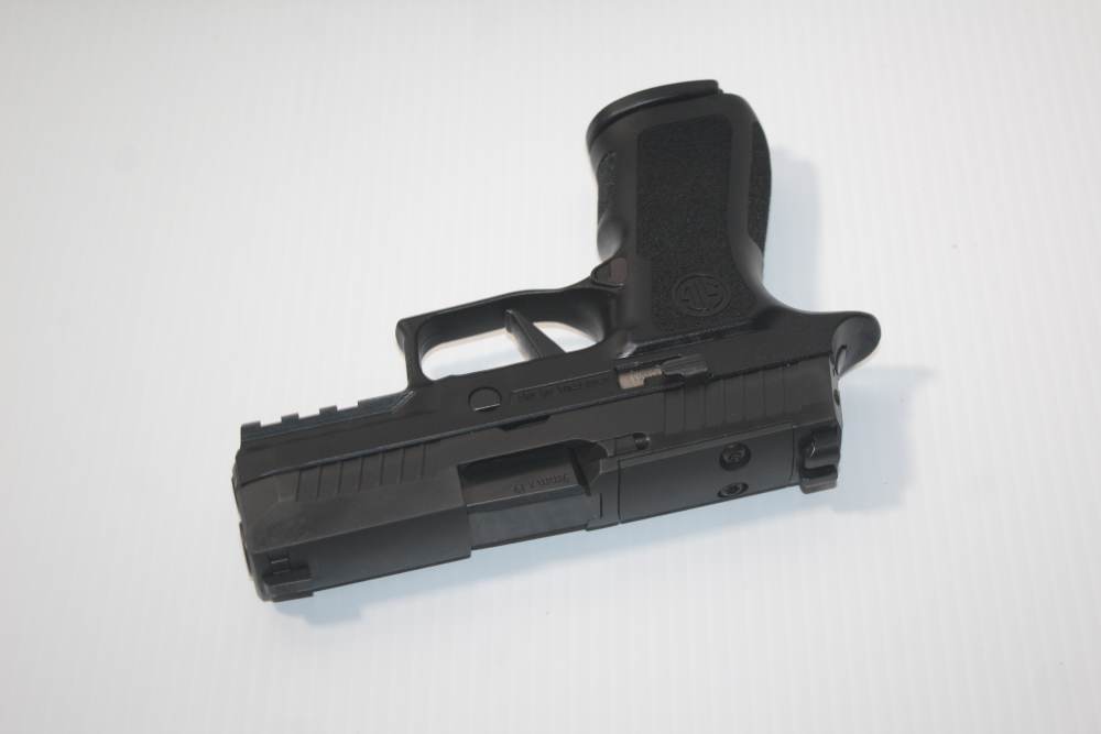 Sig Sauer P320 X-Compact 9mm Optics-Ready Semi-Auto Pistol w/2 15Rnd Mags-img-10