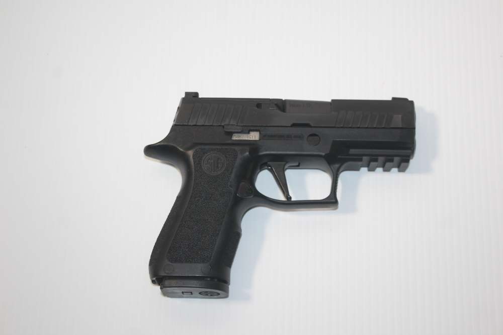 Sig Sauer P320 X-Compact 9mm Optics-Ready Semi-Auto Pistol w/2 15Rnd Mags-img-7