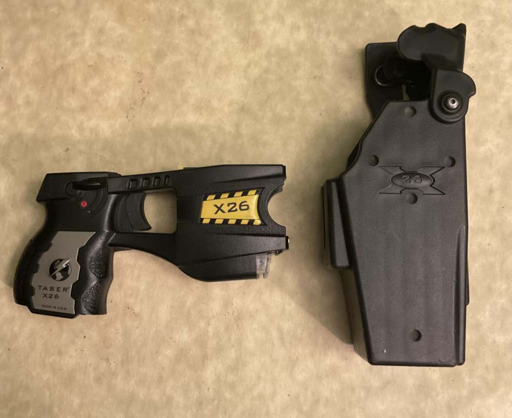 Axon Taser X26 and Holster (Tested and working)-img-1