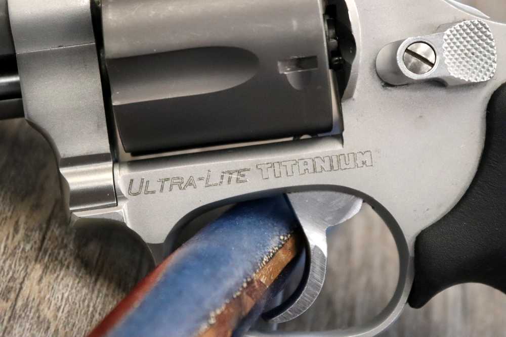 Taurus ultra-lite titanium revolver .38 spl -img-1