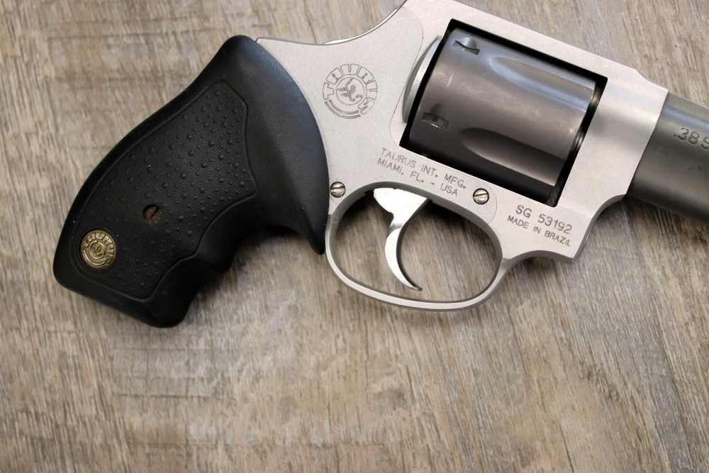 Taurus ultra-lite titanium revolver .38 spl -img-9