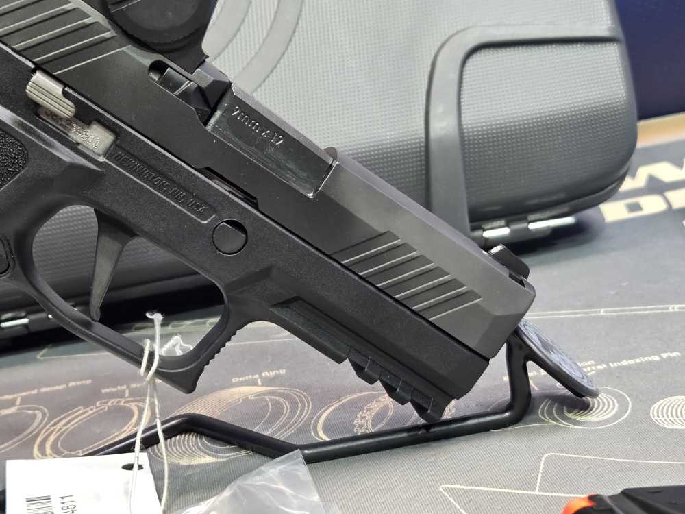 Sig Sauer M18X 9mm 3.9" Barrel X Grip w/ Romeo M17 Optic LNIB-img-9
