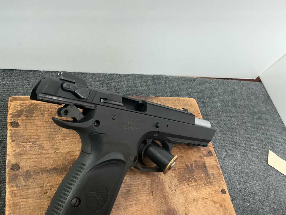 Magnum Research Baby Eagle .45 ACP – 98% **PENNY**-img-6