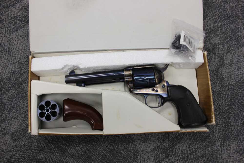 Made in Italy Uberti 1873 Cattleman .45Colt/.45ACP Single Action revolver!-img-1