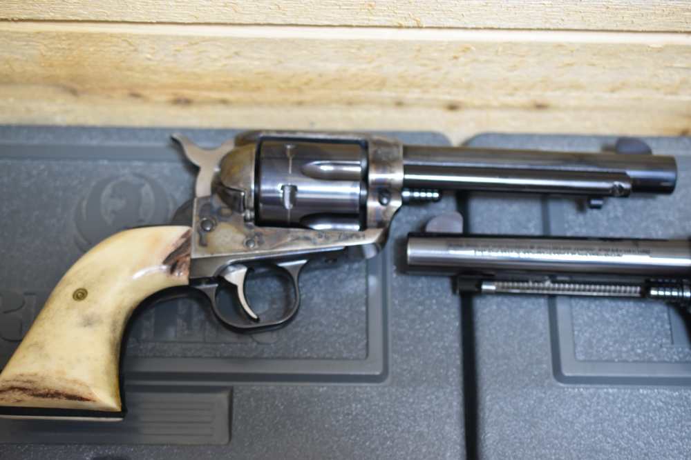2) Ruger Vaquero's 45LC Consecutive Numbers Oglesby Los Vaqueros Package-img-4