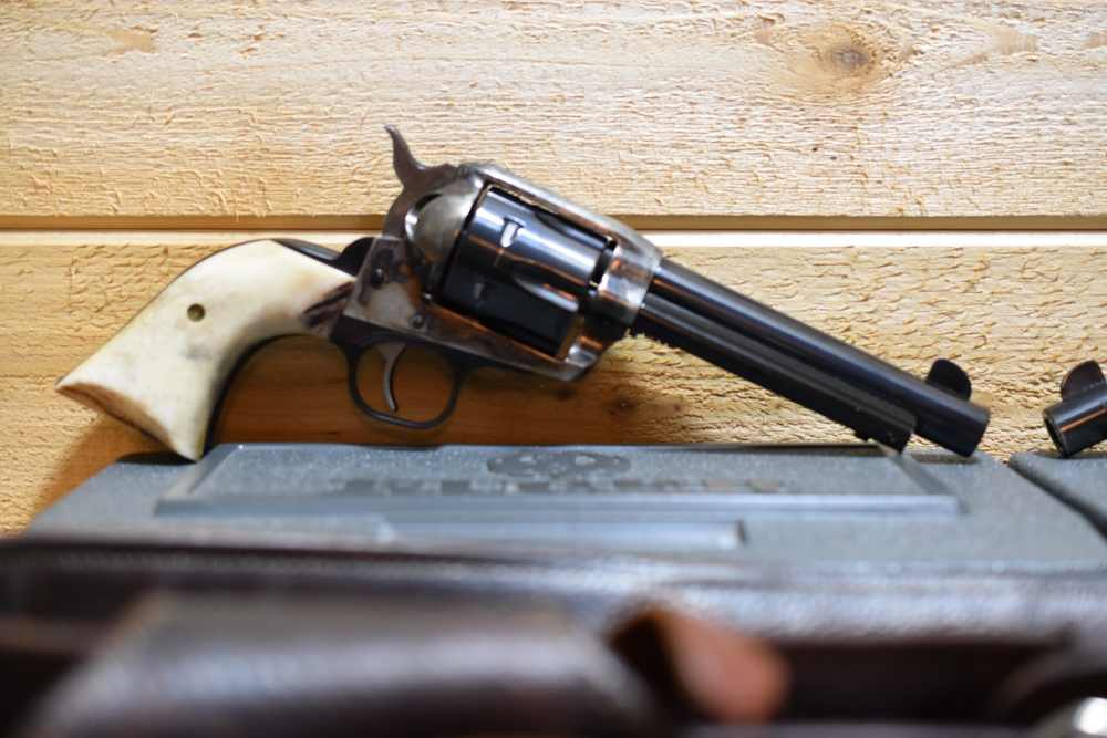 2) Ruger Vaquero's 45LC Consecutive Numbers Oglesby Los Vaqueros Package-img-1