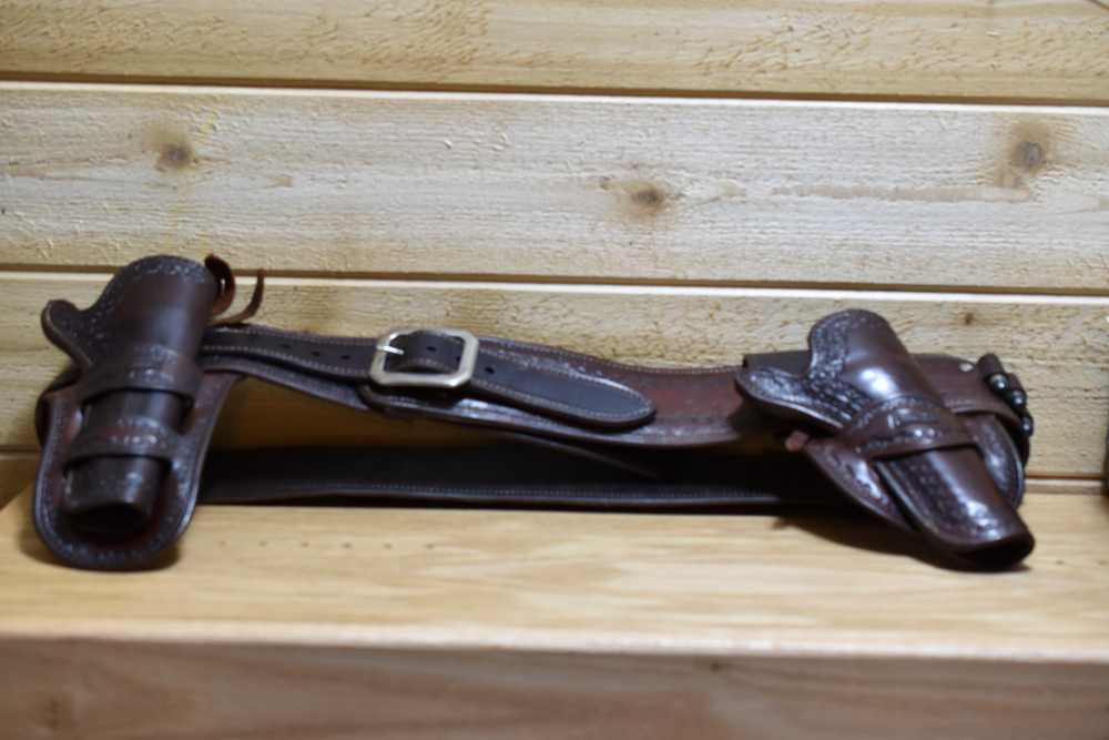 2) Ruger Vaquero's 45LC Consecutive Numbers Oglesby Los Vaqueros Package-img-12
