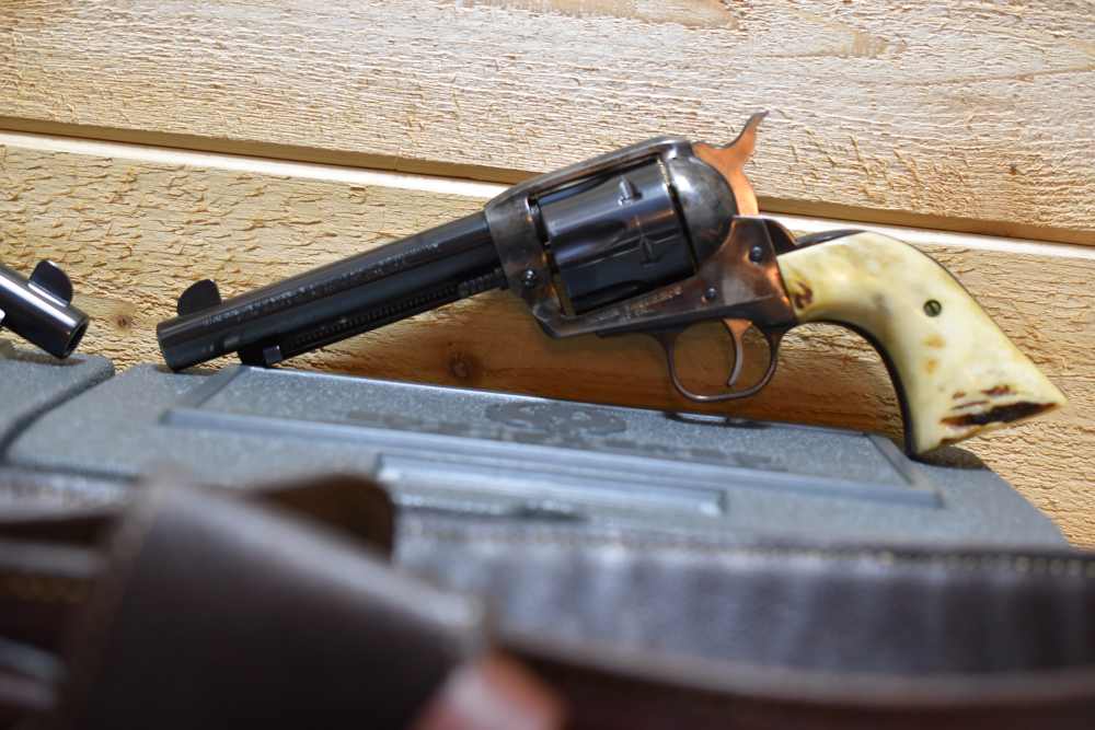 2) Ruger Vaquero's 45LC Consecutive Numbers Oglesby Los Vaqueros Package-img-2