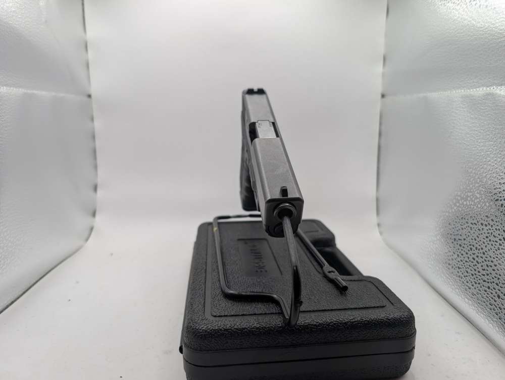 GLOCK 17 GEN 4 SEMI AUTO 9MM PISTOL - NICE USED BUT BARELY LOOKS FIRED-img-3