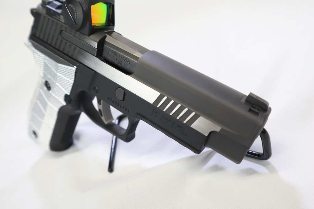 Sig Sauer P226 w/ Sig Romeo-X 9mm-img-1