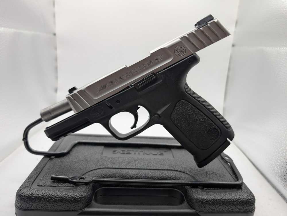 S&W SD9 VE SEMI AUTO 9MM PISTOL USED AND IN GOOD SHAPE!-img-1