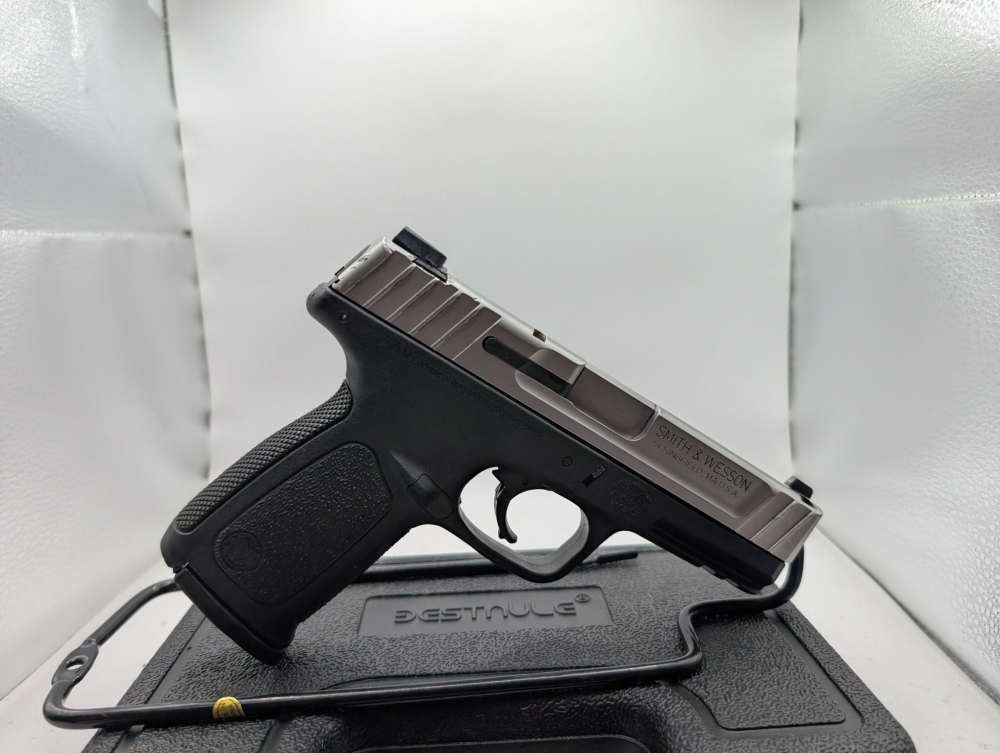 S&W SD9 VE SEMI AUTO 9MM PISTOL USED AND IN GOOD SHAPE!-img-2