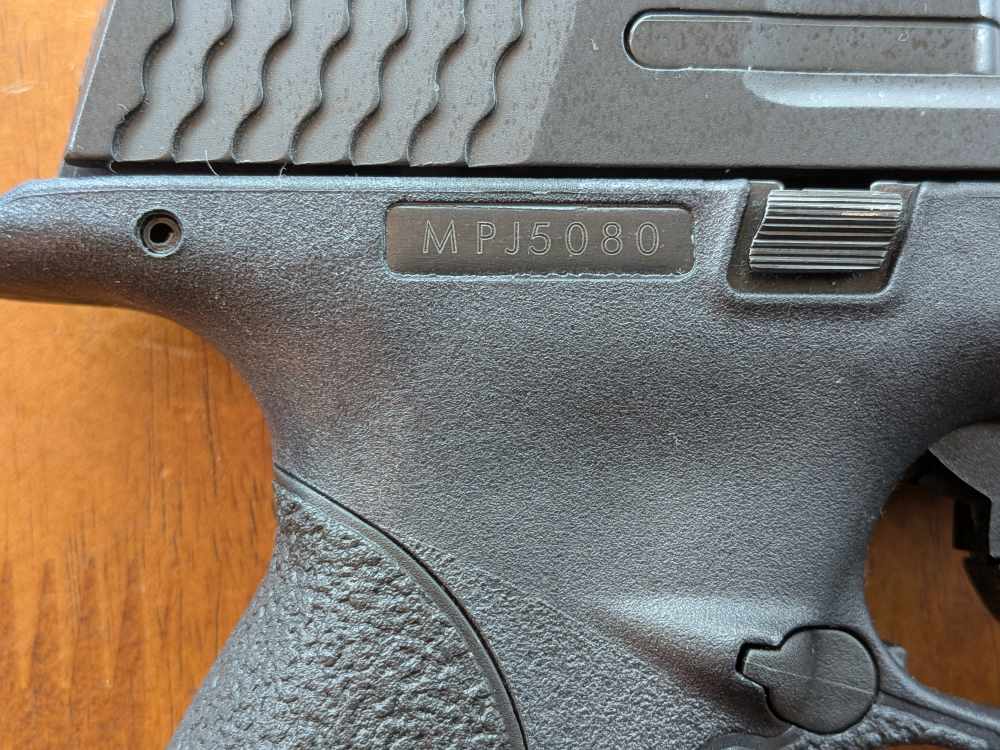 Smith & Wesson M&P40 First Generation - .40 S&W - Complete Package-img-10