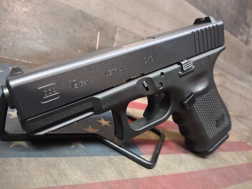 LOOK! GREAT CONDITION GLOCK 19 GEN 4 9mm w/Mag 15+1! PENNY START NR!-img-1