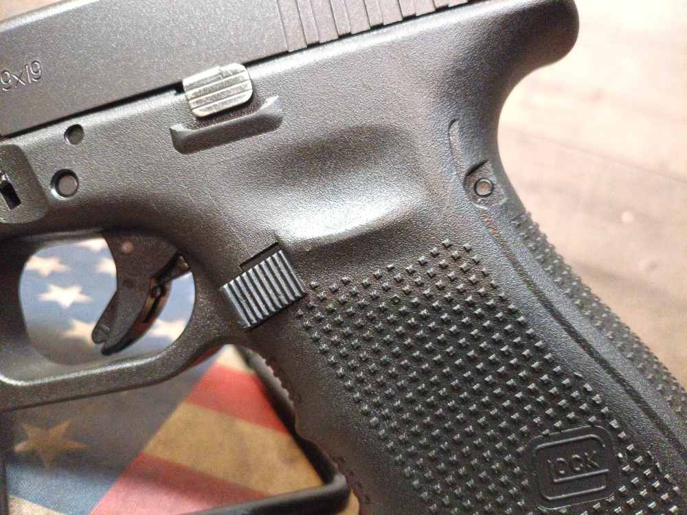 LOOK! GREAT CONDITION GLOCK 19 GEN 4 9mm w/Mag 15+1! PENNY START NR!-img-24