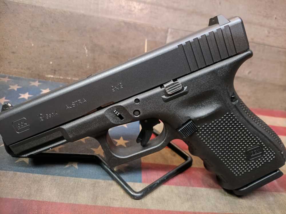 LOOK! GREAT CONDITION GLOCK 19 GEN 4 9mm w/Mag 15+1! PENNY START NR!-img-0