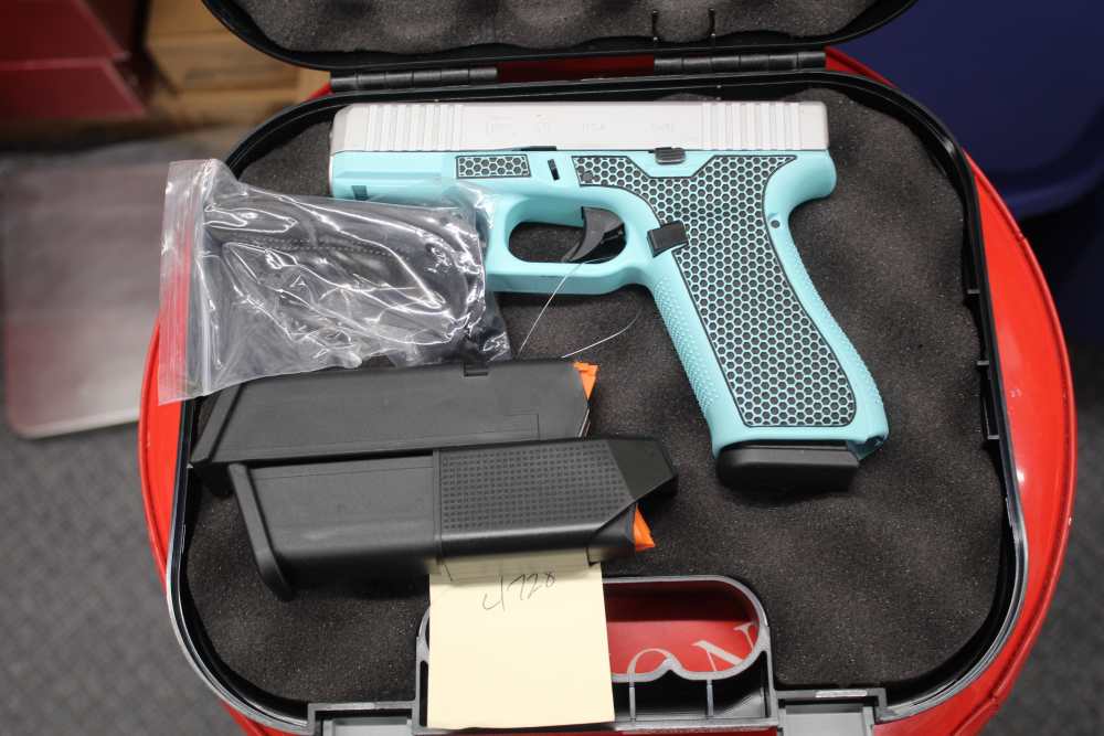 GLOCK MODEL 45 WITH 3 MAGS 17 ROUNDERS NO RESERVE-img-0