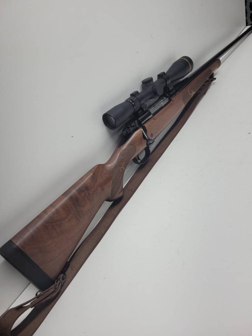 WINCHESTER MODEL 70 CLASSIC RIFLE-img-1