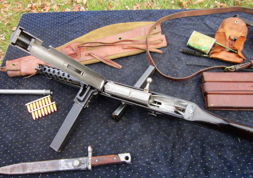 Steyr-Solothurn MP34 parts kit  w/Barrel, sheath, 3 Mags, &Tools in leather-img-16