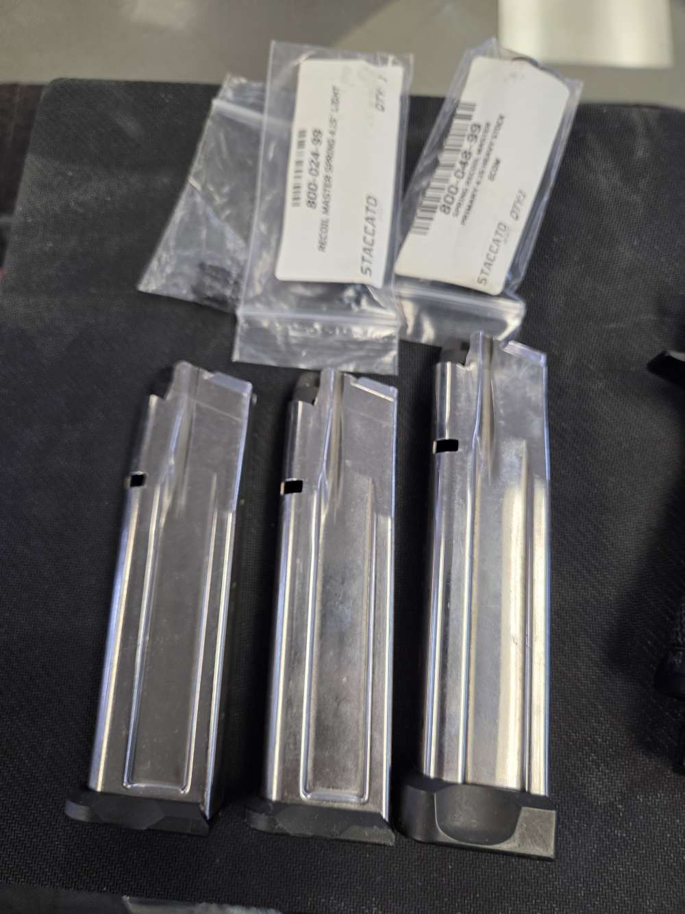 ULTRA RARE S.T.I 2011 with 4 mags and custom metal grip frame-img-4