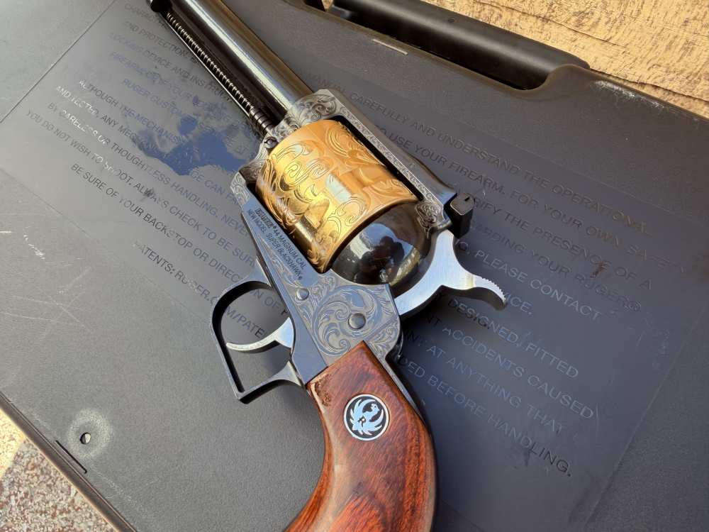 Ruger Super Blackhawk 44 Mag ENGRAVED Blued & 24k Gold-img-4