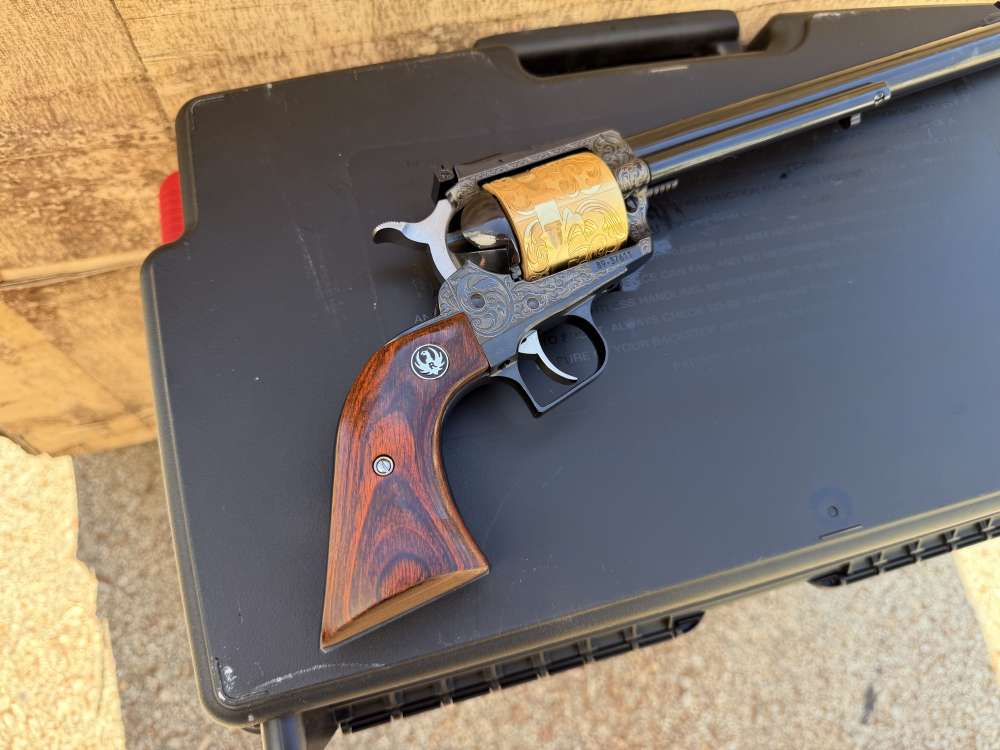 Ruger Super Blackhawk 44 Mag ENGRAVED Blued & 24k Gold-img-13