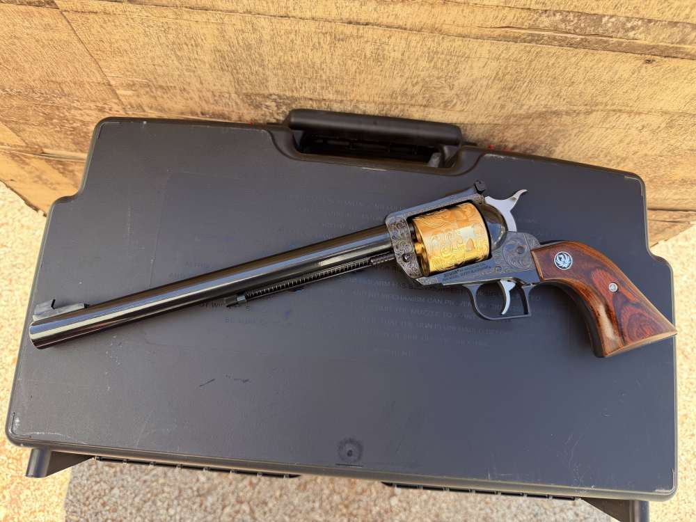 Ruger Super Blackhawk 44 Mag ENGRAVED Blued & 24k Gold-img-1