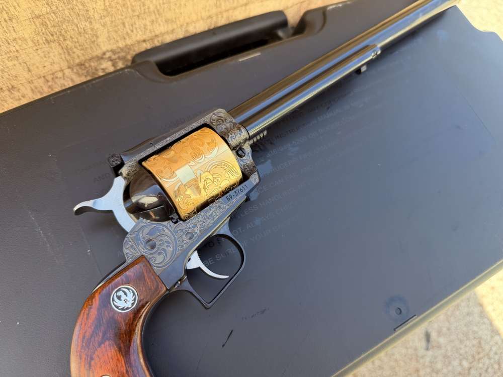 Ruger Super Blackhawk 44 Mag ENGRAVED Blued & 24k Gold-img-11