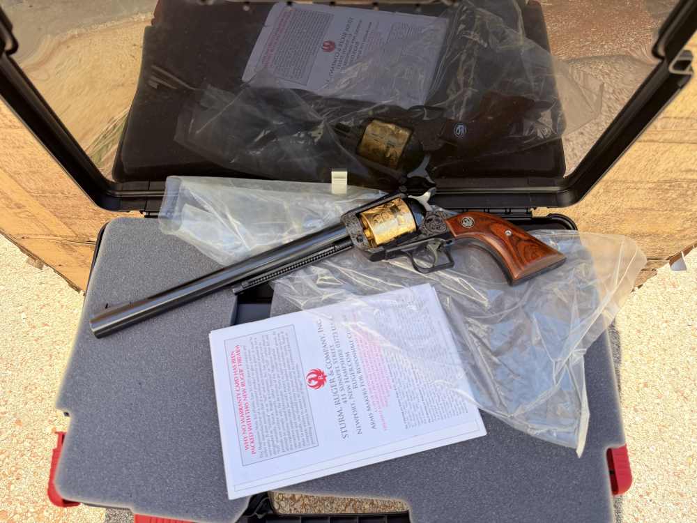 Ruger Super Blackhawk 44 Mag ENGRAVED Blued & 24k Gold-img-22