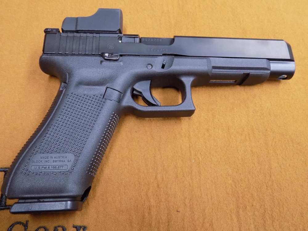 Glock G34 Gen5 9mm MOS, 5.25" BBL, Case & 3-17 Round Mags Bushnell Reflex-img-5