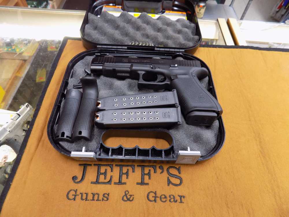 Glock G34 Gen 5 MOS 9mm Case, 3-17 Rnd Mags, 5.25" BBL Very Nice Cond-img-0