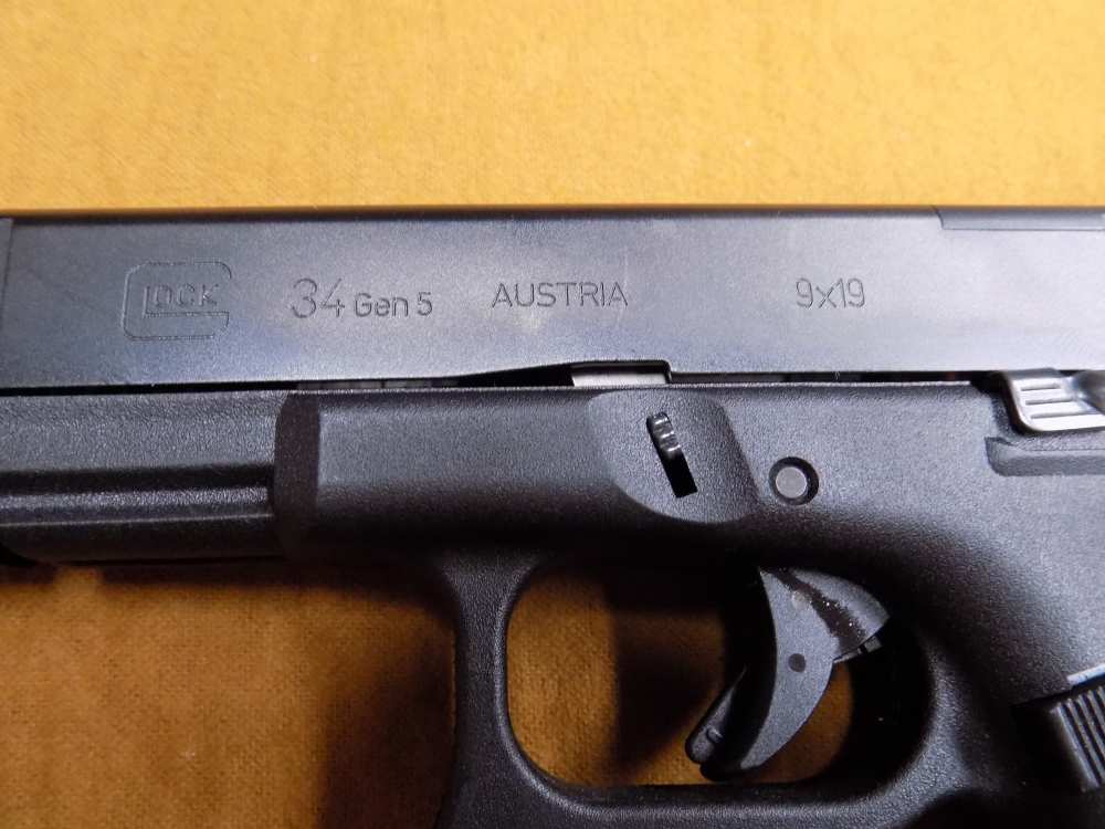 Glock G34 Gen 5 MOS 9mm Case, 3-17 Rnd Mags, 5.25" BBL Very Nice Cond-img-3