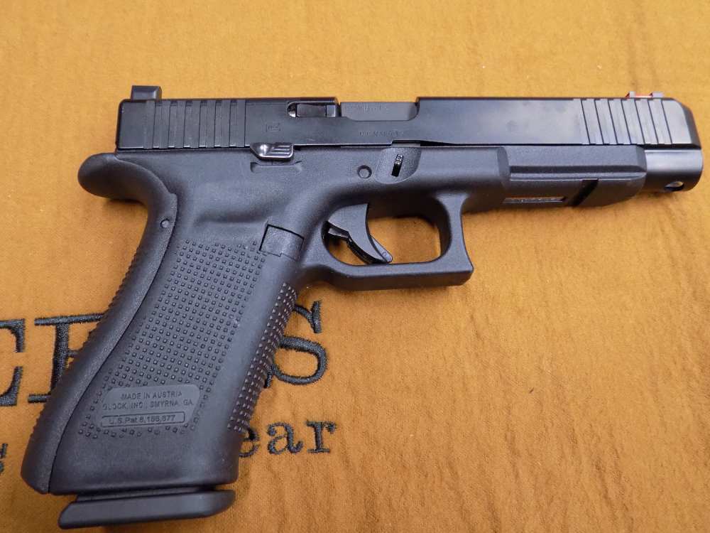 Glock G34 Gen 5 MOS 9mm Case, 3-17 Rnd Mags, 5.25" BBL Very Nice Cond-img-4