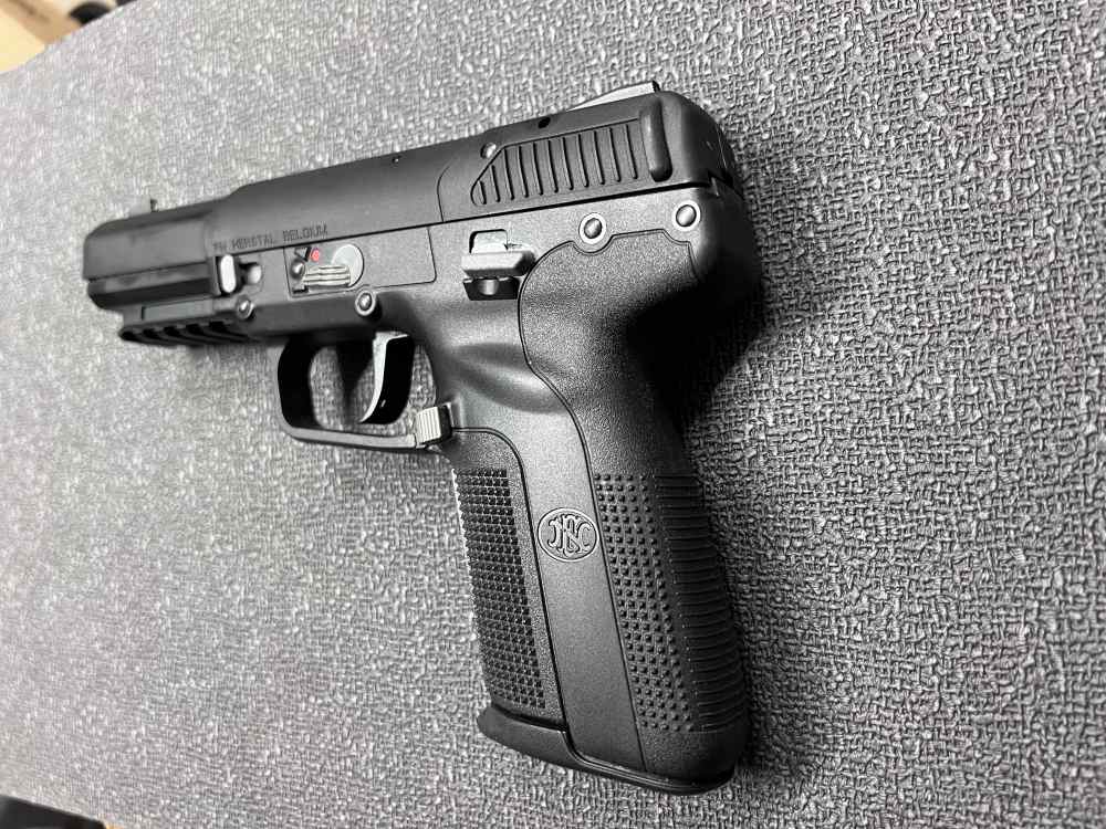 FN Five-Seven 5.7x28-img-5