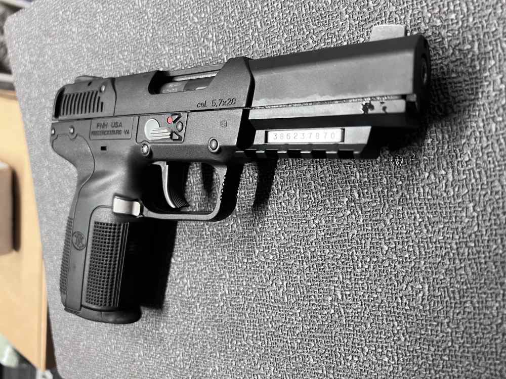 FN Five-Seven 5.7x28-img-3