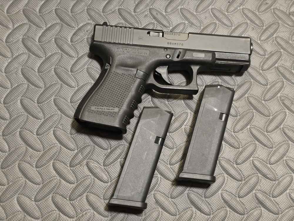 Glock 23 Gen 4 2 Mags Excellent Condition G23 .40 S&W-img-0