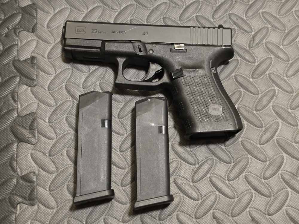 Glock 23 Gen 4 2 Mags Excellent Condition G23 .40 S&W-img-1