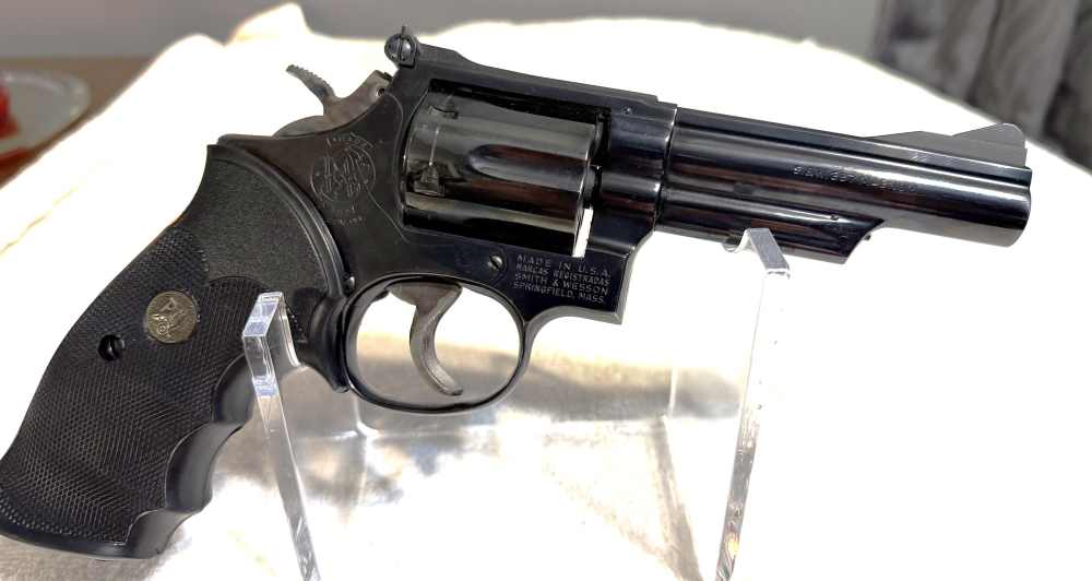 Smith & Wesson model19-4 357 mag used 4" BBL-img-1