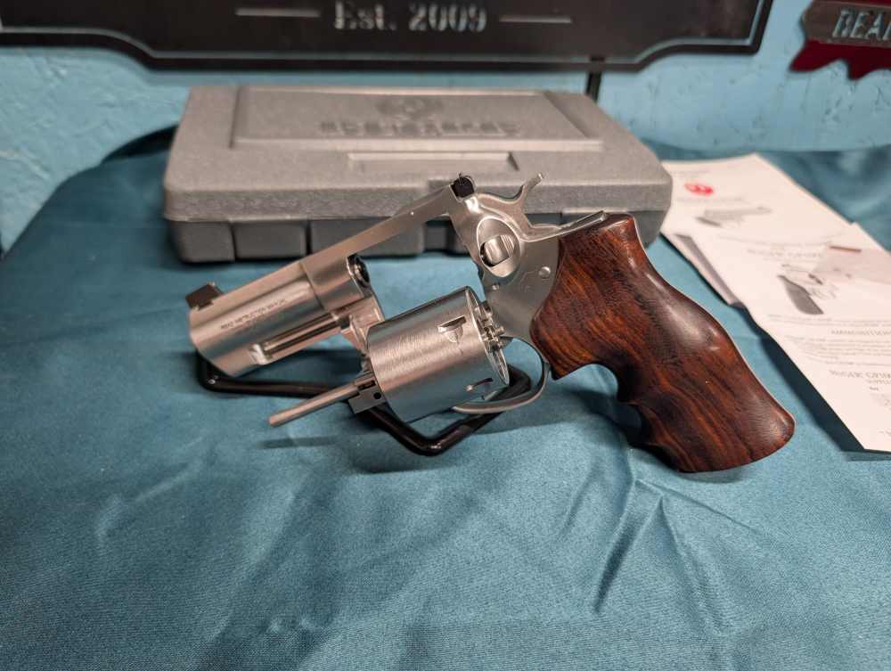 Ruger GP100 01767 44 Special SA/DA Stainless 3" revolver wood grips! Box-img-15