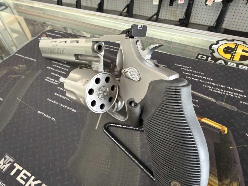 Taurus Tracker 922 22lr Stainless 7 Shot Revolver FREE LAYAWAY -img-6