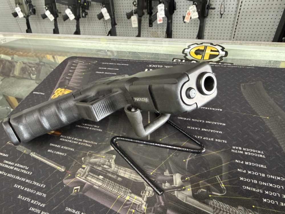 Like New Glock 17RTF2 9mm with 2 mags and Case FREE LAYAWAY -img-9