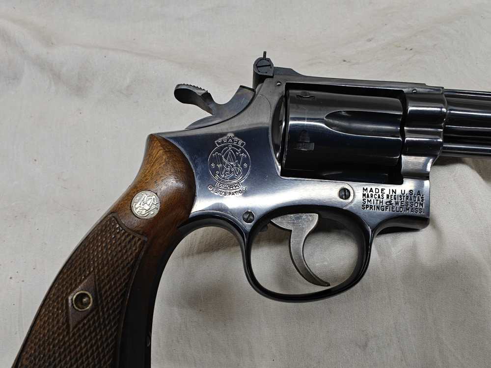 Smith and Wesson Model 17 K-22 Masterpiece with Box LIKE NEW-img-2