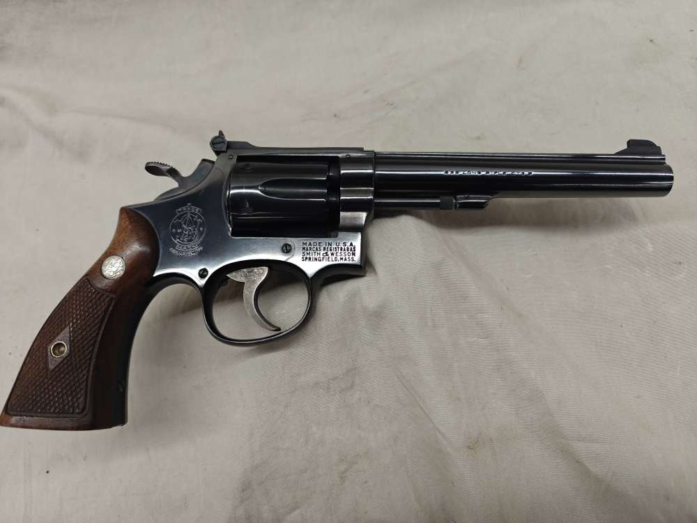 Smith and Wesson Model 17 K-22 Masterpiece with Box LIKE NEW-img-1