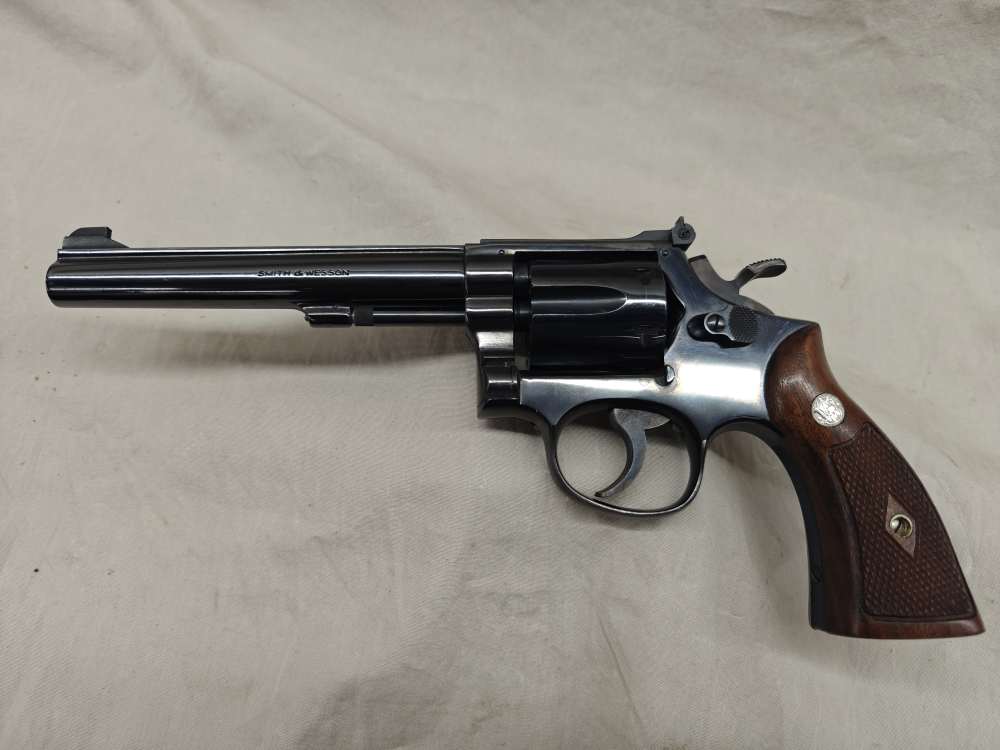 Smith and Wesson Model 17 K-22 Masterpiece with Box LIKE NEW-img-4