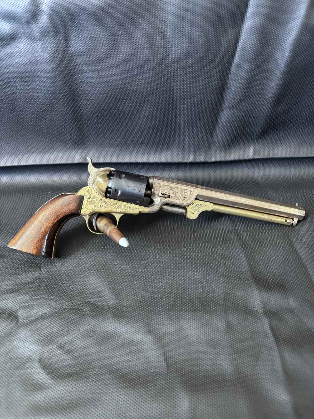 Engraved Italian .36 cal Black powder 1851 replica -img-0