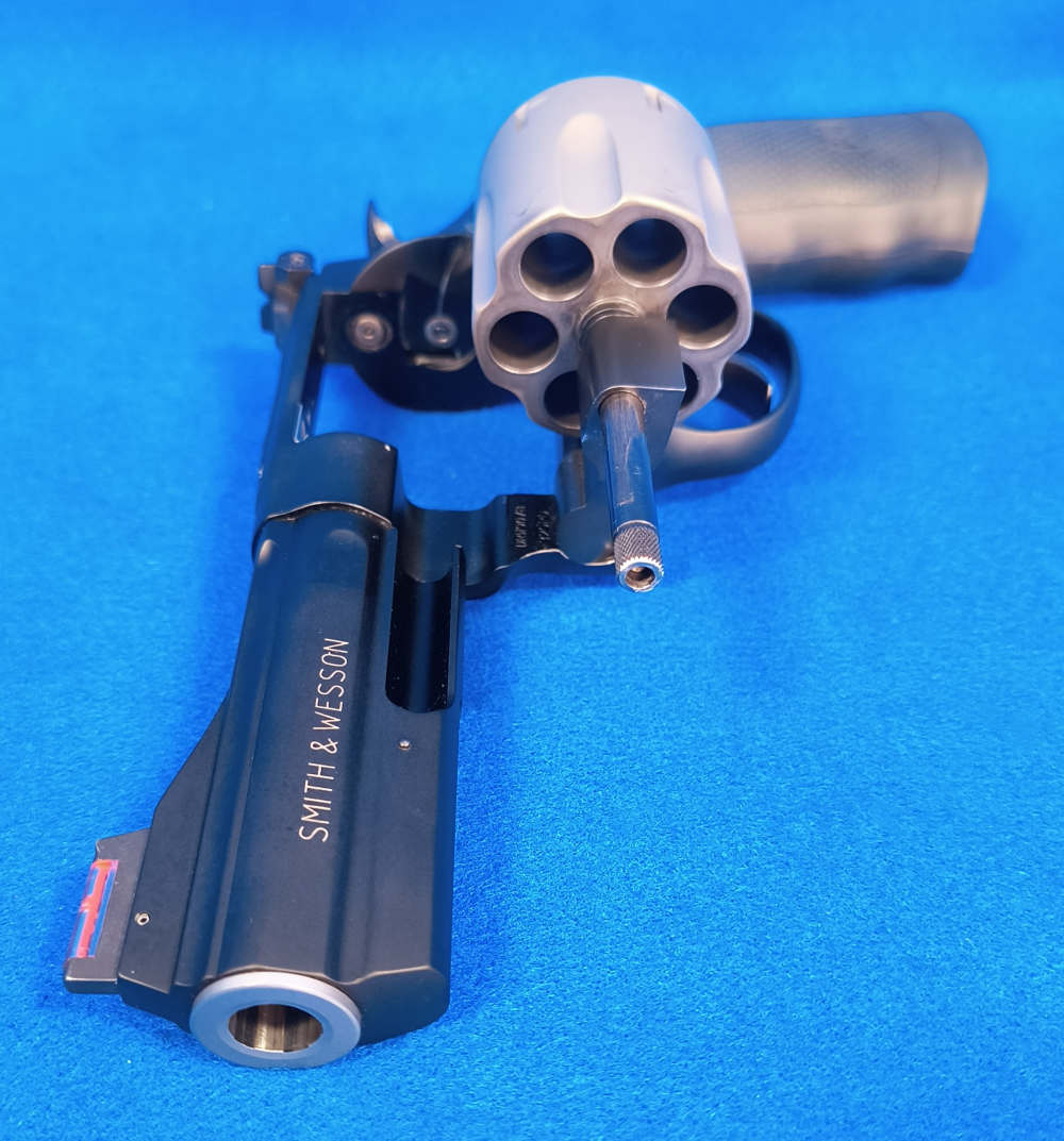 Smith & Wesson 329PD 44 Mag-img-13