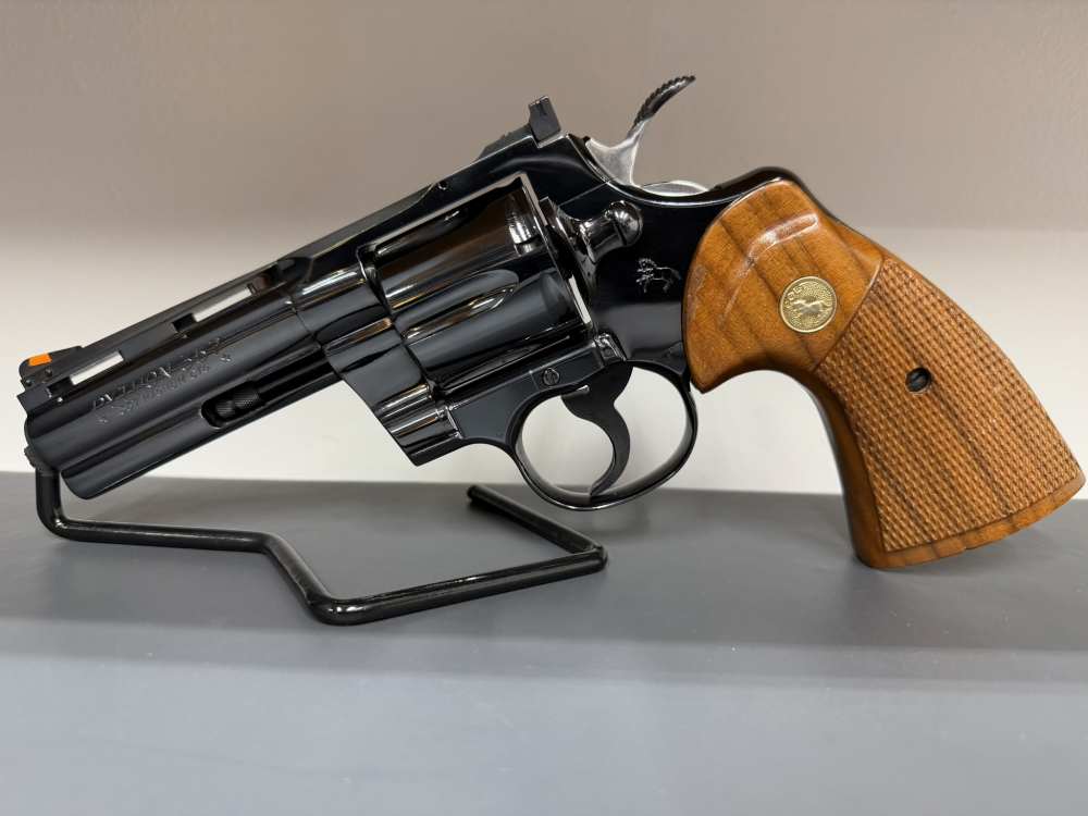 COLT PYTHON AMAZING BRIGHT BLUED*MANUFACTURED 1974* 4"INCH COLLECTOR*WOW-img-8